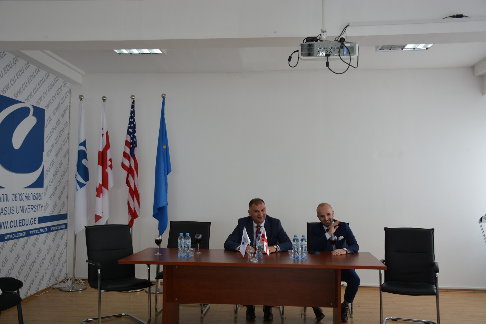 კოლუმიბიის უნივერსიტეტის სტუდენტები და კურსდამთავრებულები სტუმრად კავკასიის უნივერსიტეტში